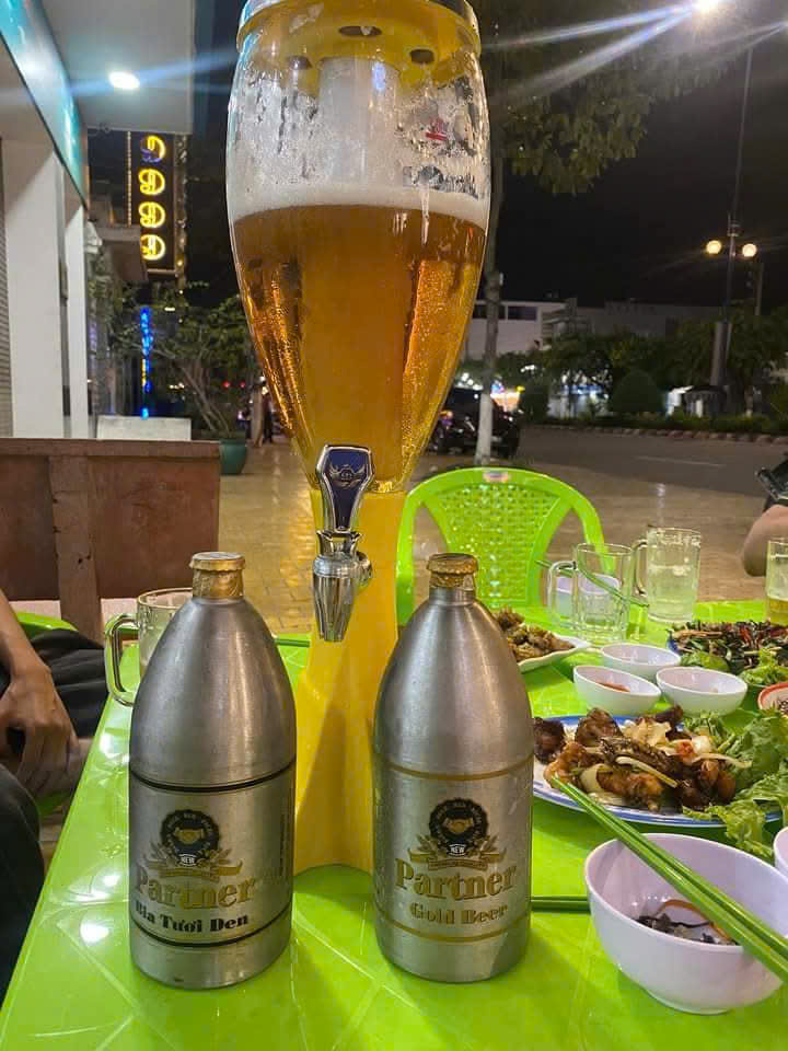 Kết hợp bia tươi chai PET và bia keg inox trong cùng quán