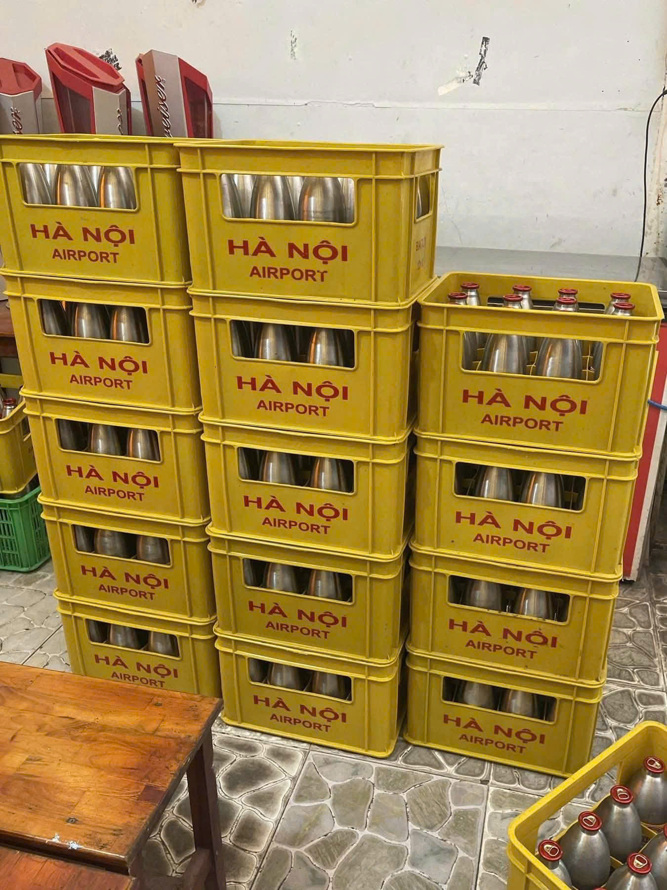 Hình minh họa kiểm tra nhãn sản phẩm bia Hà Nội Airport và thông tin bao bì